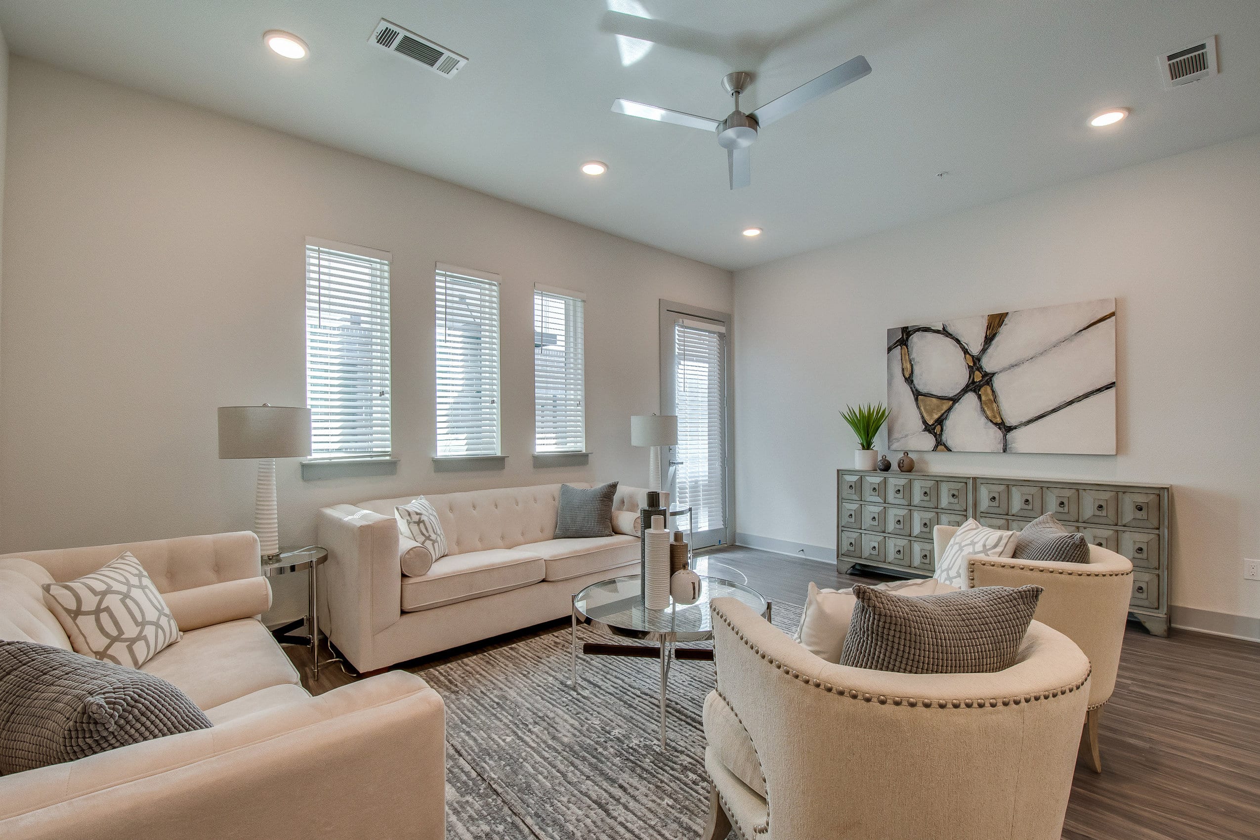 Virtual Reality Tour of Moser Townhomes in Dallas, Texas Moser Townhomes